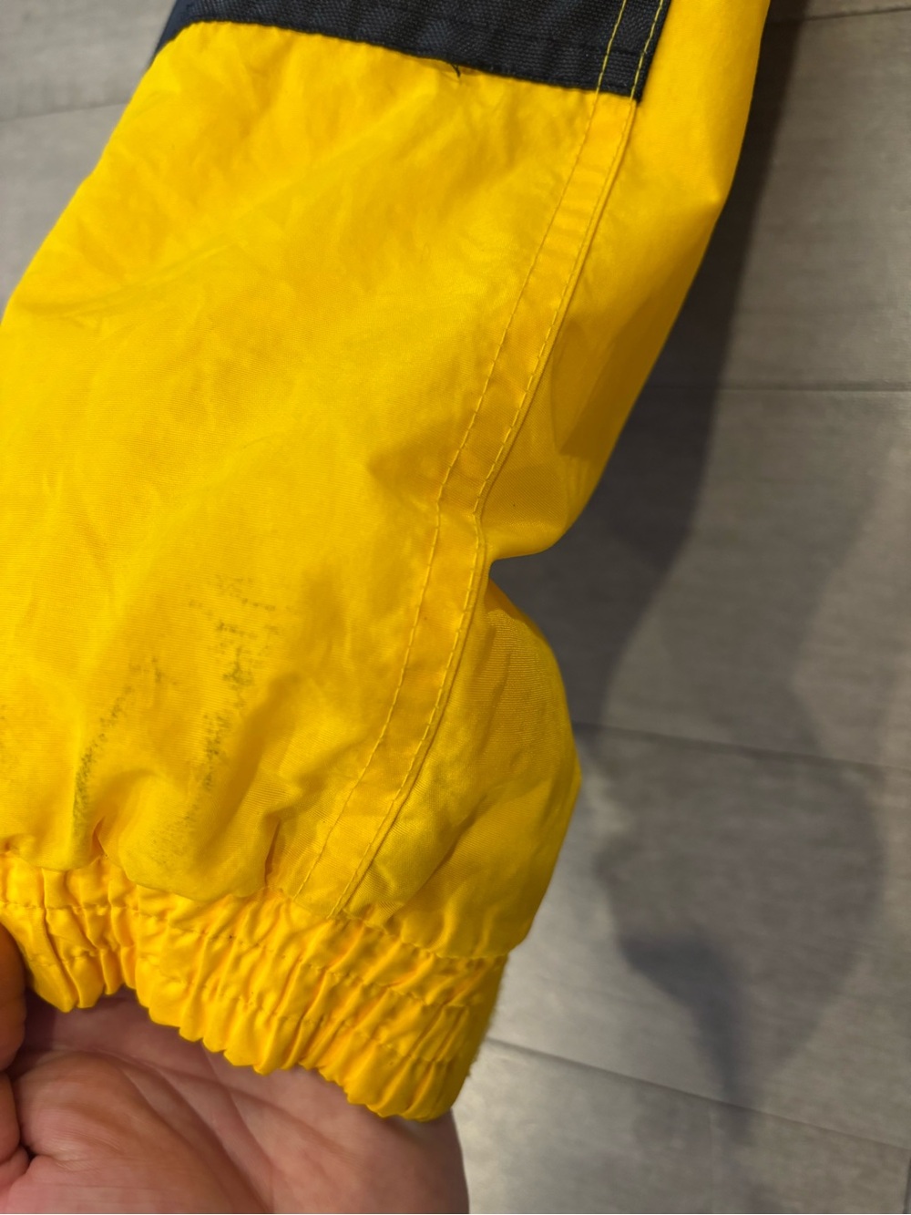 Vintage 90s - Men's Yellow and Black Insulated Bomber Jacket - Picture 6 of 14